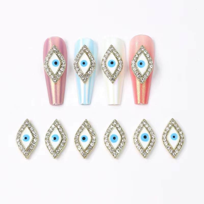 10db Evil Eye Nails Art Charms 3D gyémánt ötvözet fém körmök ékszer szalon tippek manikűr dekoráció