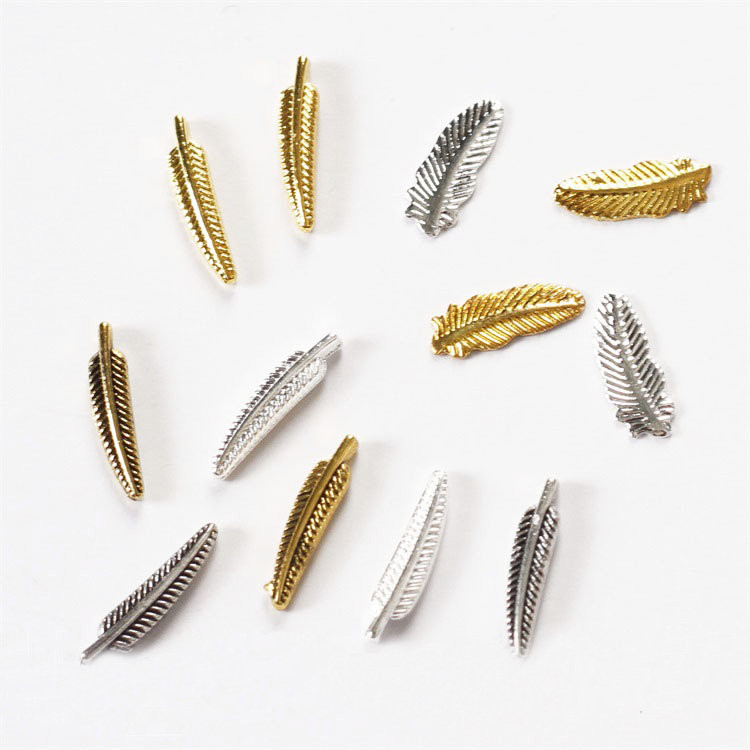 100db/tétel 3D Feather Ötvözet Nail Art Retro Arany Ezüst Köröm Szegecsek Csapok Manikűr Köröm Kiegészítők Köröm Dekoráció Köröm Varázslatok