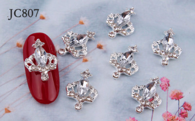 10db/tétel 3D Nail Art ékszer ezüst és arany korona formájú köröm ékszer Fénylő kristály strassz köröm ékszer kiegészítők ML723#