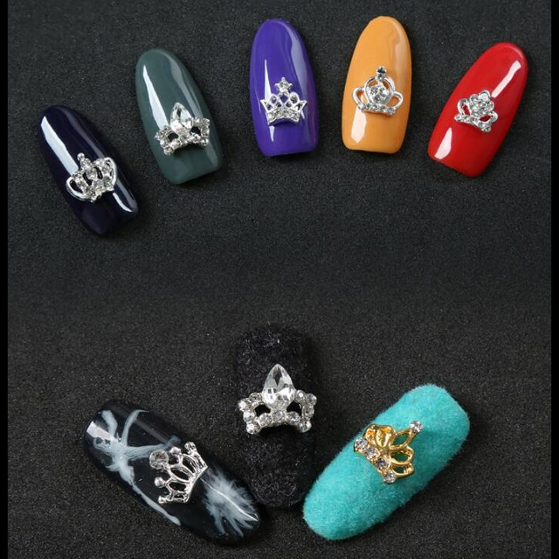 10db/tétel 3D Nail Art ékszer ezüst és arany korona formájú köröm ékszer Fénylő kristály strassz köröm ékszer kiegészítők ML723#