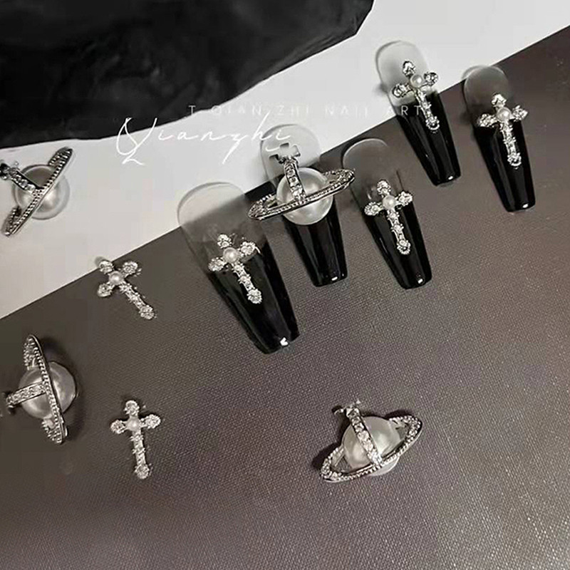 5 tk metallist 3D küünekunst Südamevõlusid Rhinestones Planeedi risti kujuga disain akrüül-geelküüntele Maniküüri tarvikud