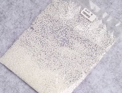 10000db/táska Köröm Kerek Gyöngygyöngy Strasszkő dekoráció Bézs/Fehér 1,5MM, 2MM Pearl Charm 3D ékszer körömművészethez