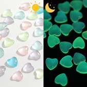 Heart Glow At Night Körömlakk Körömlakk Színváltoztatás Alkatrészek Design akril Nyári Dekoráció Japán Kiegészítők 50db