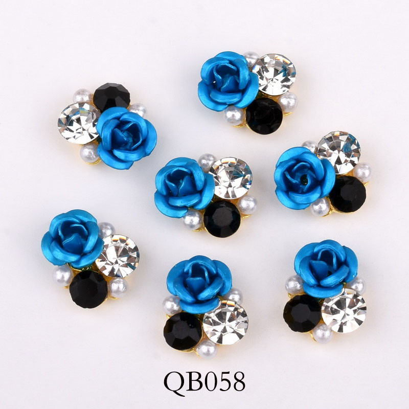 Új 10db Fényes Gyöngy Strasszkő Virág design Ötvözet Nail Art Dekorációk Csillogó Barkácsolás 3D Köröm Ékszer Medál QB054-063