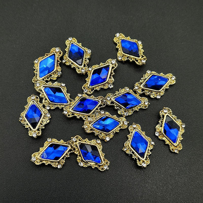 1 kutija Nail Art Rhinestones Kristalno staklo Drago kamenje 3D legura Srce Nail Decoration Mix Charms Nail Diamonds DIY za pribor za nokte