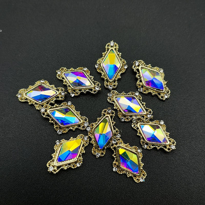 1 kutija Nail Art Rhinestones Kristalno staklo Drago kamenje 3D legura Srce Nail Decoration Mix Charms Nail Diamonds DIY za pribor za nokte