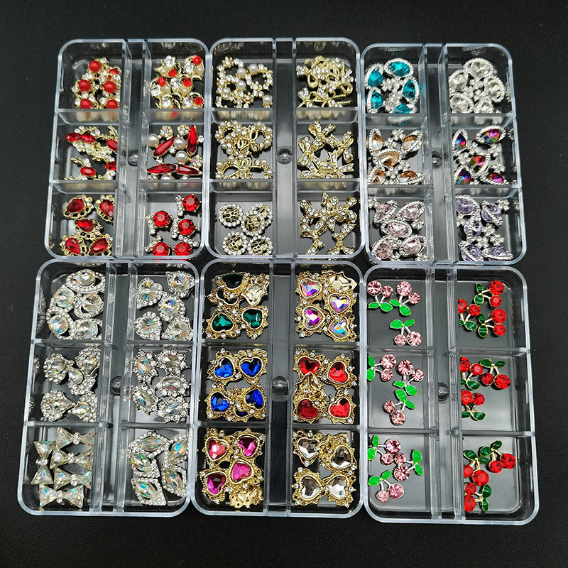 1 kutija Nail Art Rhinestones Kristalno staklo Drago kamenje 3D legura Srce Nail Decoration Mix Charms Nail Diamonds DIY za pribor za nokte