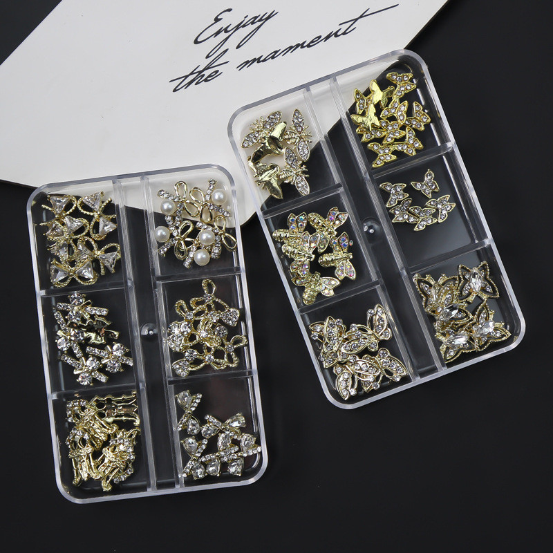 1 kutija Nail Art Rhinestones Kristalno staklo Drago kamenje 3D legura Srce Nail Decoration Mix Charms Nail Diamonds DIY za pribor za nokte