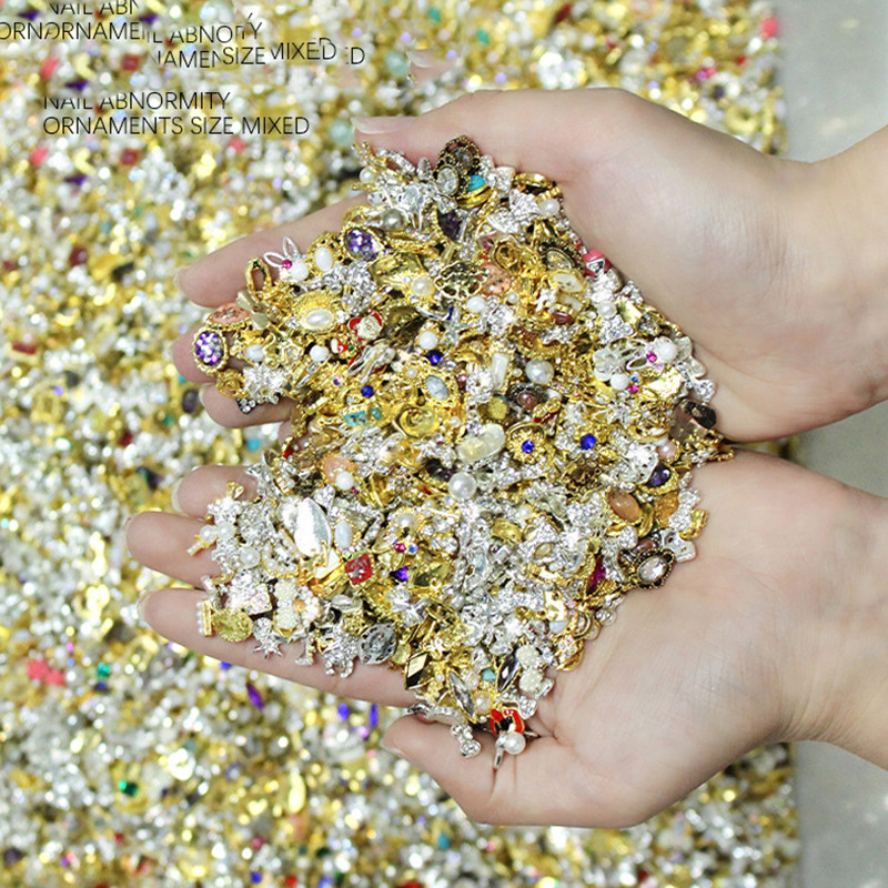 50 kom. Nail Art Alloy 3D privjesci Skupni nasumični dizajni Luksuzni Nail Chrms od legure Kristalni nakit Veleprodaja za DIY Nail Art privjesci 1*