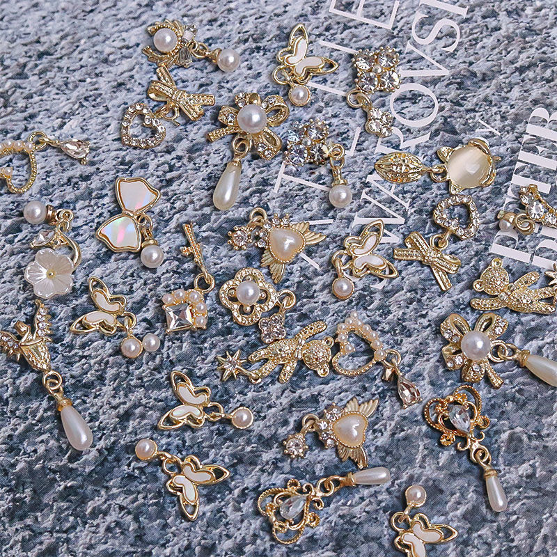 50 kom. Nail Art Alloy 3D privjesci Skupni nasumični dizajni Luksuzni Nail Chrms od legure Kristalni nakit Veleprodaja za DIY Nail Art privjesci 1*