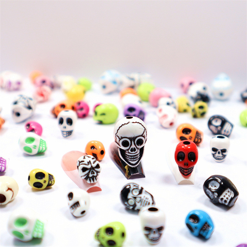 50 db Halloween körömdísz koponya dekoráció gyanta körmök kiegészítők színes 3D gyöngysor Design manikűr varázslat