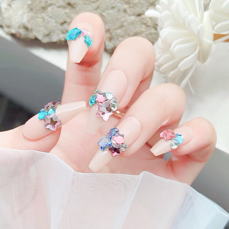 100 db Sparkly Stars Rész körmök Strassz 3D Üveg Lapos Aljú Starfish Pentagram Nail Art Dekoráció Manikűr Kiegészítők 6mm