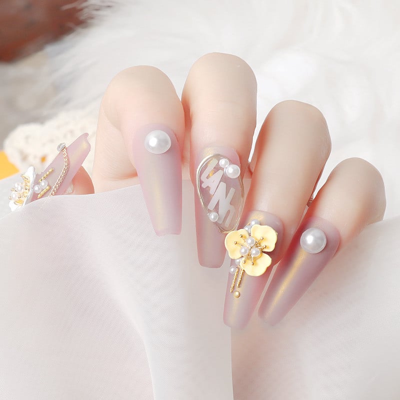 10db Flowers Core Nail Charms Pearl Floret Retro strassz ötvözet spray festék virágzás 3D Charm Alkatrészek Manikűr kiegészítők 12*12mm