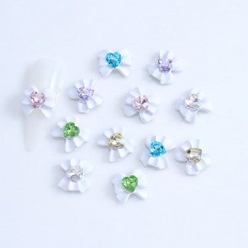10 бр. Bowknot Heart Diamonds Nails Art Charms 3D Love Crystal Rhinestones Decors Бяла спрей боя Аксесоари за маникюр 10*11 mm