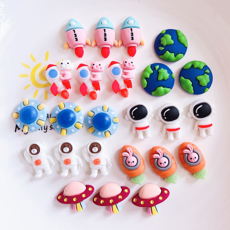 10 vnt Astronaut Planet Nail Charm 2,5*1,6cm Oversize Rocket Nails Art dervos dekoravimo animacinių filmų Kawaii 3D kosmoso manikiūro reikmenys
