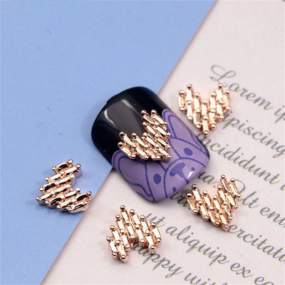 20 vnt. Graviruota širdelė Metaliniai nagų pakabukai Dalys Aukso sidabro lydinio Papuošalai Nagai Priedai Blizgūs 3D Persikai Širdies manikiūro reikmenys