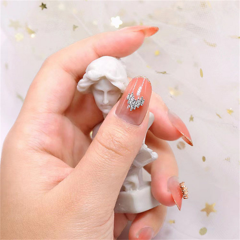 20 vnt. Graviruota širdelė Metaliniai nagų pakabukai Dalys Aukso sidabro lydinio Papuošalai Nagai Priedai Blizgūs 3D Persikai Širdies manikiūro reikmenys