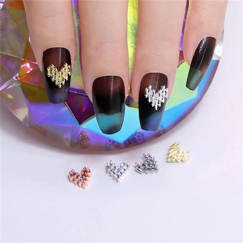 20 vnt. Graviruota širdelė Metaliniai nagų pakabukai Dalys Aukso sidabro lydinio Papuošalai Nagai Priedai Blizgūs 3D Persikai Širdies manikiūro reikmenys