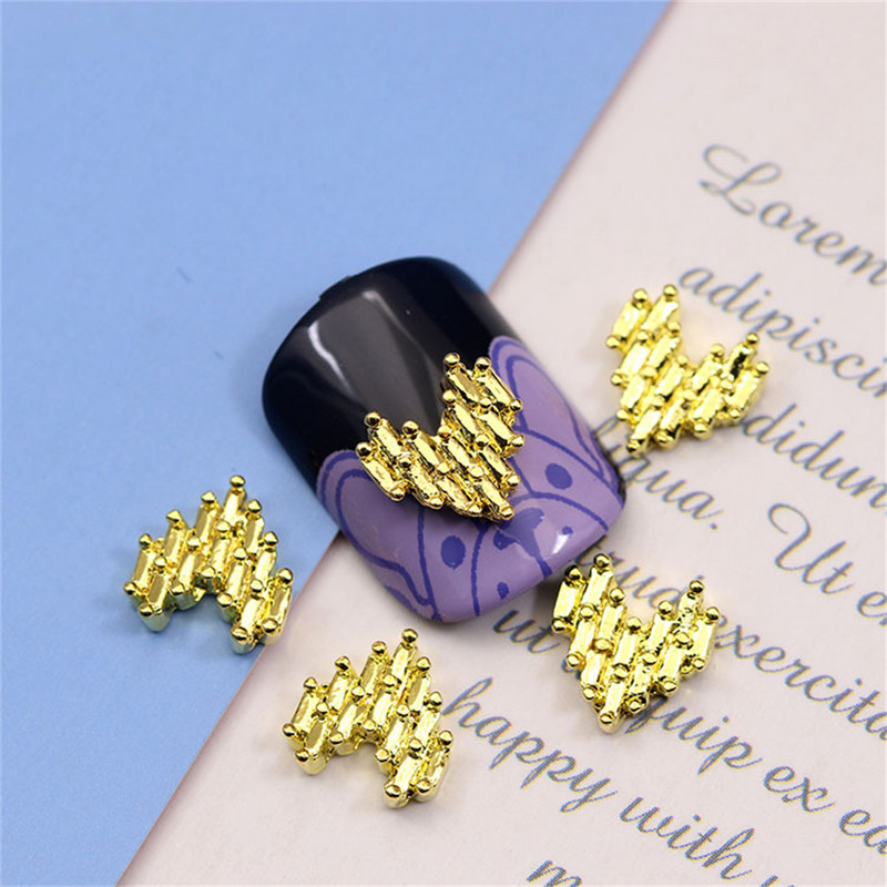 20 vnt. Graviruota širdelė Metaliniai nagų pakabukai Dalys Aukso sidabro lydinio Papuošalai Nagai Priedai Blizgūs 3D Persikai Širdies manikiūro reikmenys