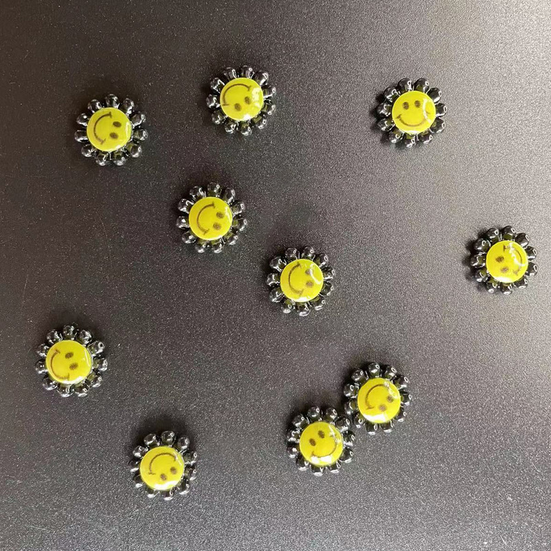 10Pcs Sun Flower Smiles Nail Rhinestones 3D Kawaii Resin Nails Art Charms 11x11mm Šareni pribor za manikuru Dekoracije 2022.
