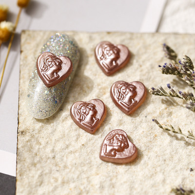 20 vnt. Kissbye lūpų nagų papuošimai LOVE angliškų raidžių dervos žavesiai, dalis 3D širdis, grožis, mergaitė, galva, krištoliniai nagai, papuošalai