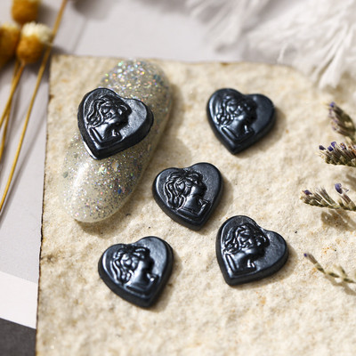 20 vnt. Kissbye lūpų nagų papuošimai LOVE angliškų raidžių dervos žavesiai, dalis 3D širdis, grožis, mergaitė, galva, krištoliniai nagai, papuošalai