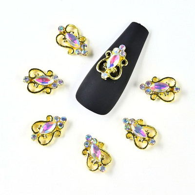 10 db Piros/Fehér Retro Nail Charms Horse Shape Strasszos Goldtone Metal Nail Charm Crystal köröm ékszer 3D körömbűve
