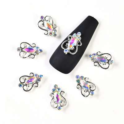 10 db Piros/Fehér Retro Nail Charms Horse Shape Strasszos Goldtone Metal Nail Charm Crystal köröm ékszer 3D körömbűve