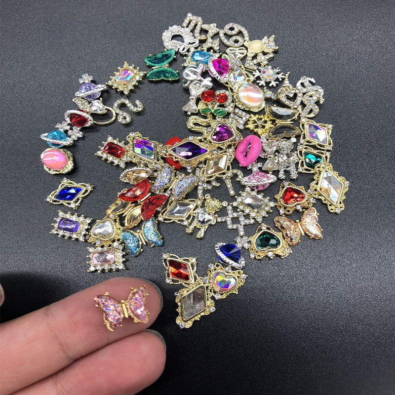 50/100 db Új Hot Random Luxus Fényes Gem Stons Vegyes Design Gél körömlakk Charms Csillogó Körömdíszhez Kiegészítők Manikűr B#