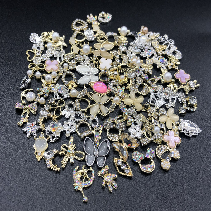 50/100 db Új Hot Random Luxus Fényes Gem Stons Vegyes Design Gél körömlakk Charms Csillogó Körömdíszhez Kiegészítők Manikűr B#