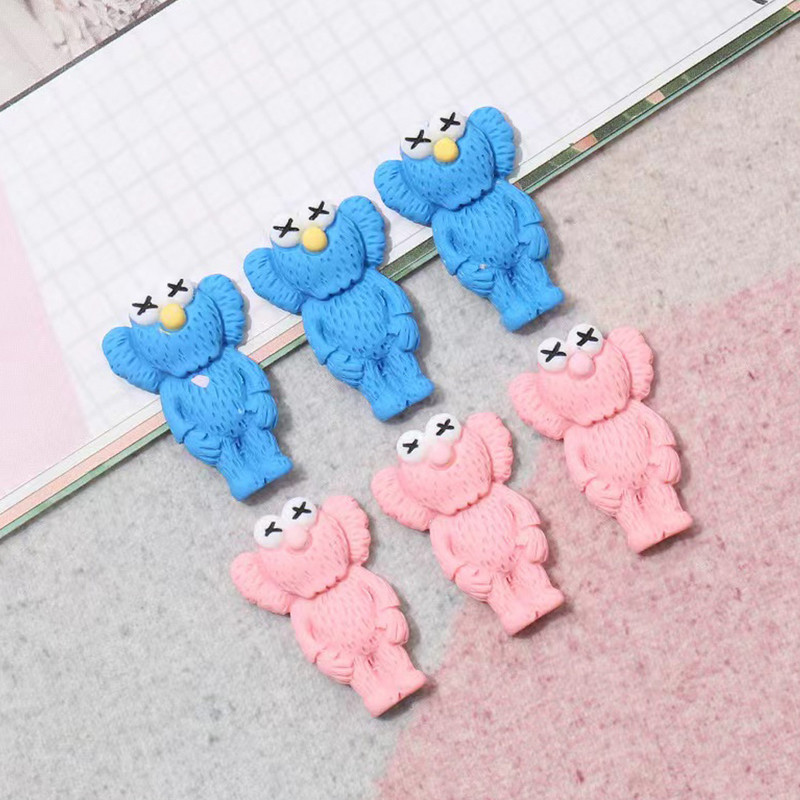 10 DB rajzfilm figurás körömbűvölők, 28x18 mm-es trendi anime baba manikűr, aranyos dekoráció barkács Kawaii körmökhöz / mobiltelefonhoz