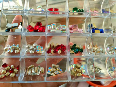 240kom/kutija Unaprijed izrađeni privezak za nokte/dragulji za 8 najboljih 3D dodataka za nokte (2022.) Mašna/kruna/svjetlucavi kamenčići privjesci za nokte Dijamanti