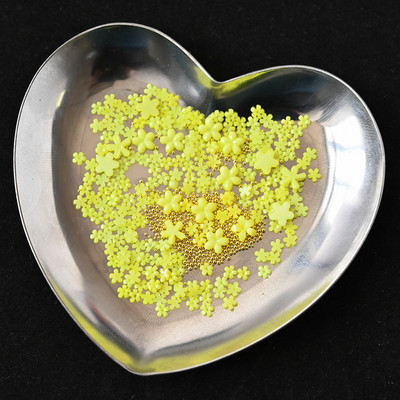 1 kast/kott Vaigust lilleline küünekunsti kaunistus Kuldne hõbedane kalliskivi helmed segu akrüülist florets küüned kivist lilleline võlu 3D küünekaunistus