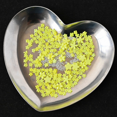 1 kast/kott Vaigust lilleline küünekunsti kaunistus Kuldne hõbedane kalliskivi helmed segu akrüülist florets küüned kivist lilleline võlu 3D küünekaunistus