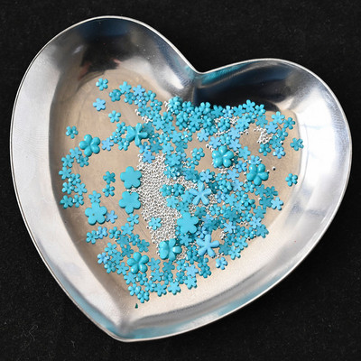 1 kast/kott Vaigust lilleline küünekunsti kaunistus Kuldne hõbedane kalliskivi helmed segu akrüülist florets küüned kivist lilleline võlu 3D küünekaunistus