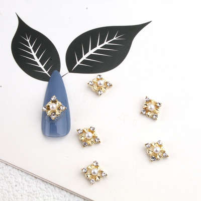 10db Golden Pearl Gems Design Charms Köröm Macskaszem Pillangó Korona Kereszt Dísz Divatos Dangle Maincure Art Charm Medálok J348