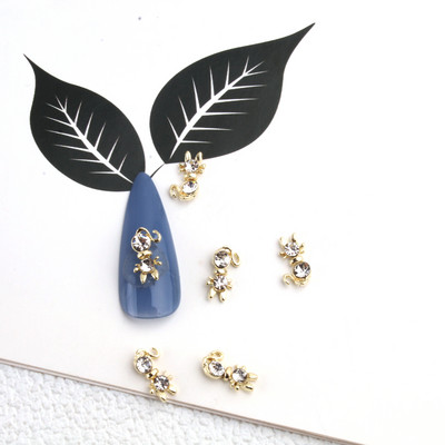 10db Golden Pearl Gems Design Charms Köröm Macskaszem Pillangó Korona Kereszt Dísz Divatos Dangle Maincure Art Charm Medálok J348