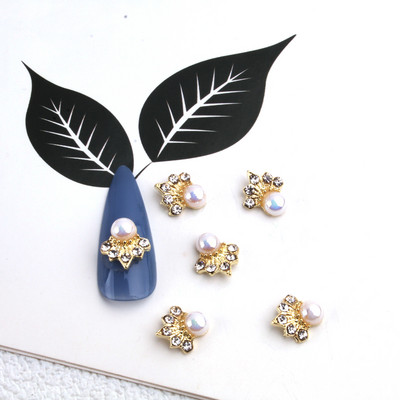 10db Golden Pearl Gems Design Charms Köröm Macskaszem Pillangó Korona Kereszt Dísz Divatos Dangle Maincure Art Charm Medálok J348