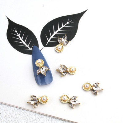 10db Golden Pearl Gems Design Charms Köröm Macskaszem Pillangó Korona Kereszt Dísz Divatos Dangle Maincure Art Charm Medálok J348
