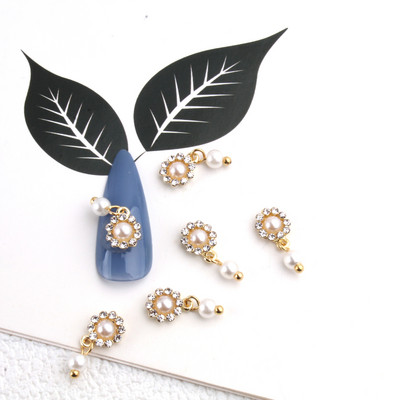 10db Golden Pearl Gems Design Charms Köröm Macskaszem Pillangó Korona Kereszt Dísz Divatos Dangle Maincure Art Charm Medálok J348