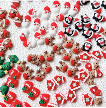 100cs Коледни джобни мечки Nailart Charms Прекрасен Пингвин Снежен човек Коледни орнаменти Elk Deer Gifts Tree Nail Направи си сам Аксесоари от смола