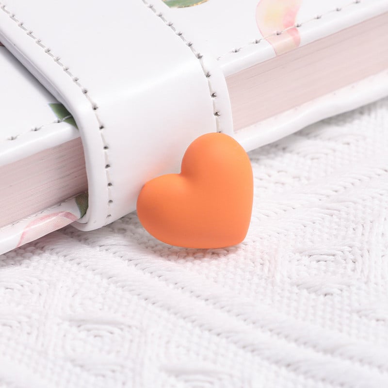 Szeretett: Kawaii szerethető pufók szívű 3D-díszítések Kenyér stílusú fagyos gömbölyű szívgyanta díszíti Macaroon körömdíszítő kiegészítők 20