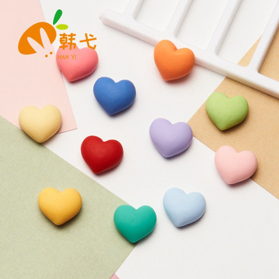 Kawaii Loves: Kövér tészta szívvel díszített csecsebecsék matt szivárvány színű kevert szívdíszek Man'tou akril műköröm kiegészítők 14 mm