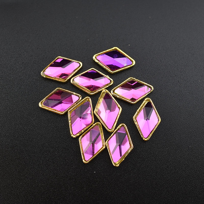 10Pcs Top 3D Rhinestones Šarm Ukrasi za nokte Crystal Strass Dijamantno kamenje Dragulji Nakit za nokte Accessoires novodošlo Legura