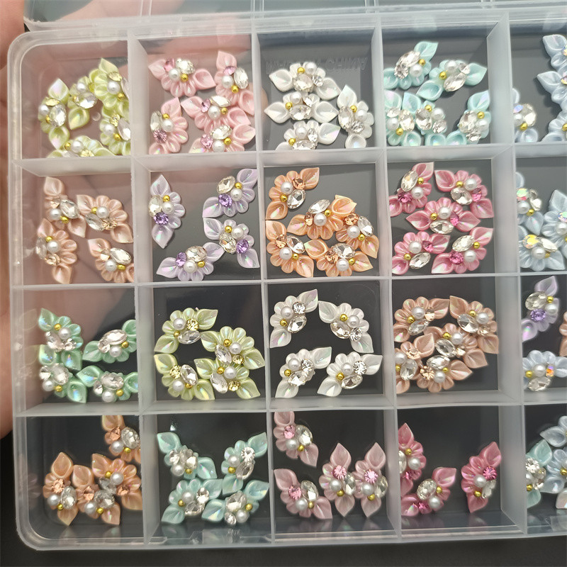 Nail Art Ακρυλικά Λουλούδια Γούρια Κράμα Love Nail Rhinestone Cartoon Αφαιρούμενα fuzz Χριστουγεννιάτικα διακοσμητικά DIY Αξεσουάρ μανικιούρ