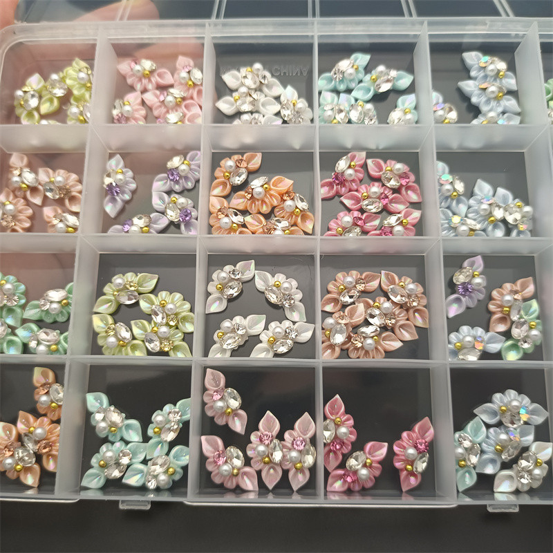 Nail Art Ακρυλικά Λουλούδια Γούρια Κράμα Love Nail Rhinestone Cartoon Αφαιρούμενα fuzz Χριστουγεννιάτικα διακοσμητικά DIY Αξεσουάρ μανικιούρ