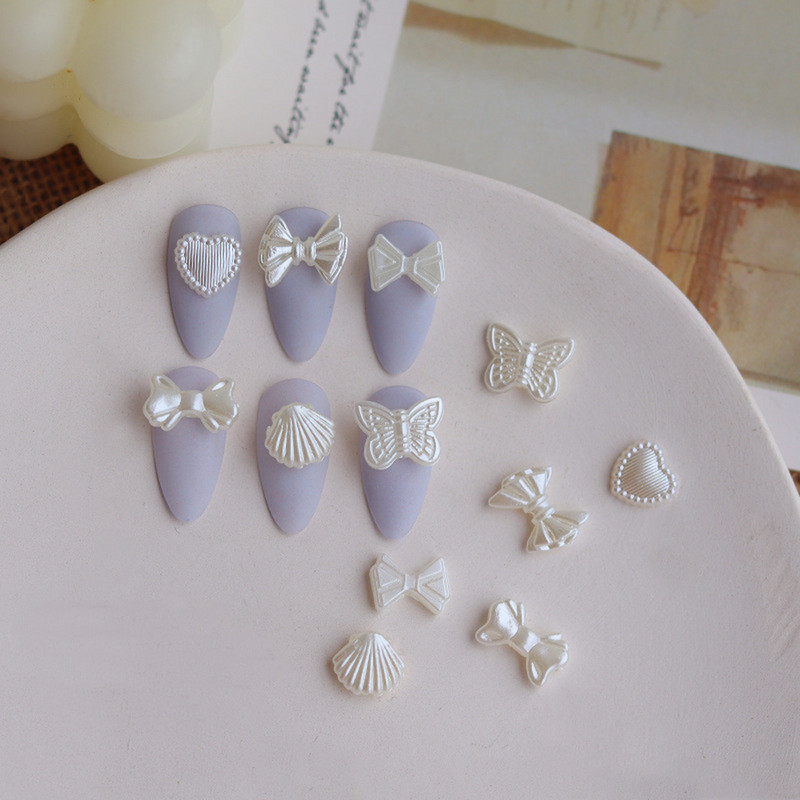 10db Pearl White Nail Resin Charms Barokk Virginal White Csokornyakkendő/Butterfly/Shell Nyári körömdíszítés Barkácsolás Köröm kellékek 11MM