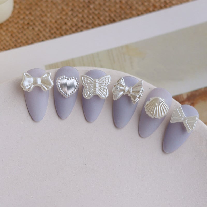 10db Pearl White Nail Resin Charms Barokk Virginal White Csokornyakkendő/Butterfly/Shell Nyári körömdíszítés Barkácsolás Köröm kellékek 11MM