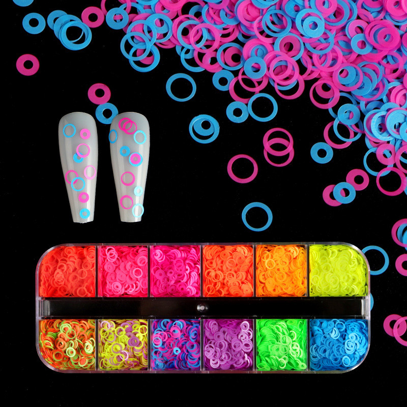 DIY Neon Hollow Out Kör körömdíszítő flitterek 12 rács Fluoreszcens körömdíszítés Csillogó Pehely 3D Nail Art Kiegészítők Manikűr dekoráció