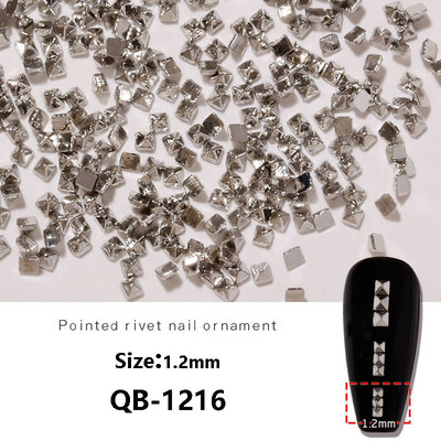 200 db/táska Nail Art Punk stílusú Spire tömör fém lapos aljú szegecs ékszer Sokoldalú háromdimenziós körömfúró kiegészítők